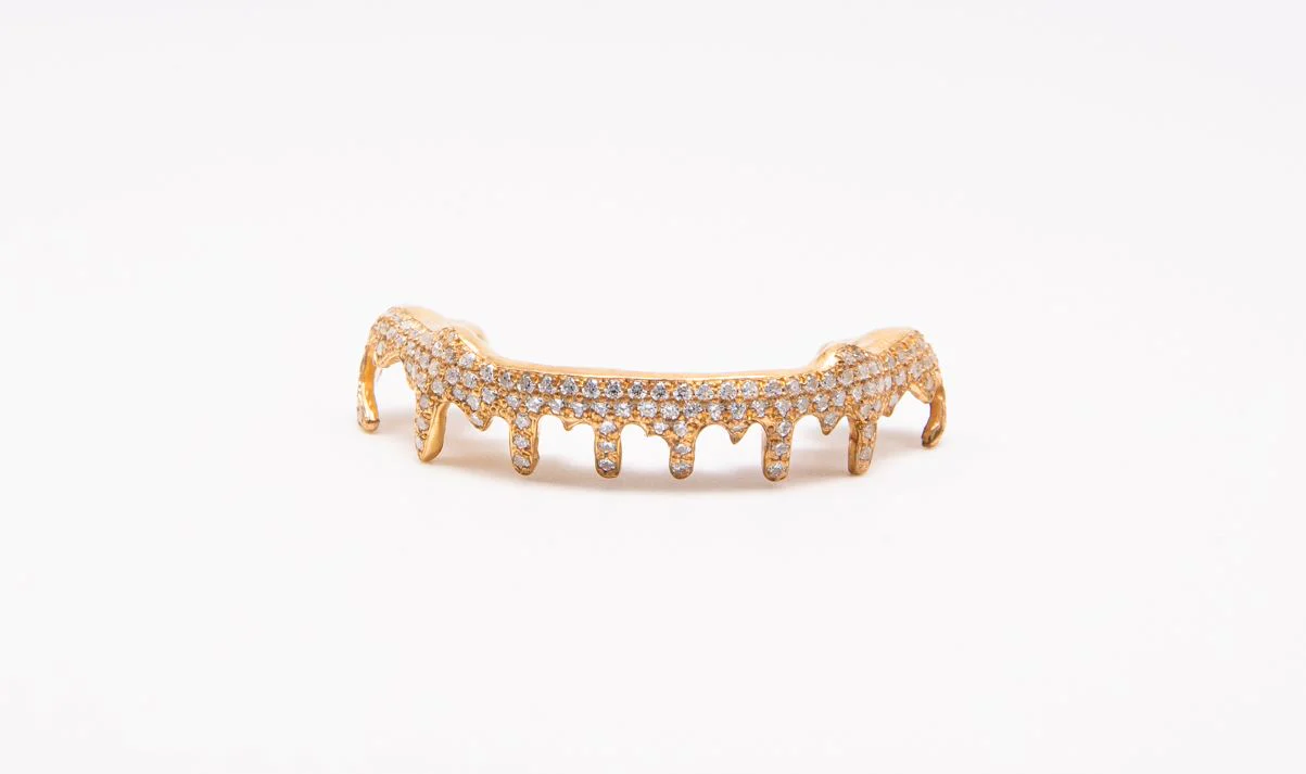 Fully iced out in VS quality diamonds, this diamond dripping grill is simply stunning.